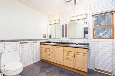 Tiny photo for 714 Leelanau Avenue, Frankfort, MI 49635 (MLS # 1941872)