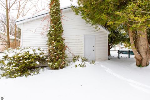 Tiny photo for 714 Leelanau Avenue, Frankfort, MI 49635 (MLS # 1941872)