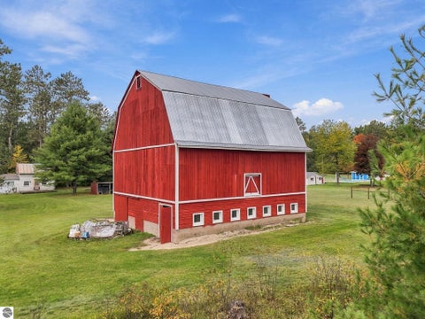 Tiny photo for 10590 Silsby Road, Roscommon, MI 48653 (MLS # 1951806)