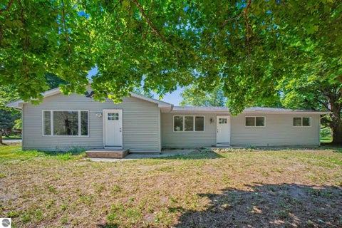 Tiny photo for 8220 E Upham Drive, Mt Pleasant, MI 48858 (MLS # 1946231)
