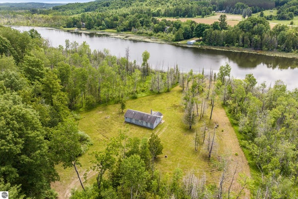 6263 E JORDAN RD, ELLSWORTH, MI 49729 - Image 84e25a19383eaeebd93120beff5f71dc/1125574061