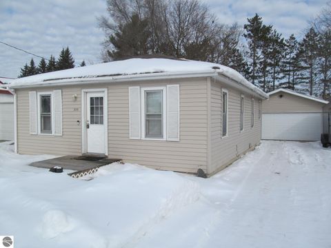 Photo of 536 Aldrich Street, Cadillac, MI 49601 (MLS # 1942270)