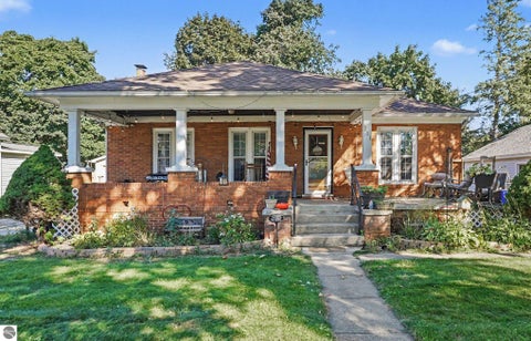 Tiny photo for 211 E Sixth ST, Clare, MI 48617 (MLS # 1951105)