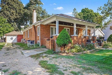 Tiny photo for 211 E Sixth ST, Clare, MI 48617 (MLS # 1951105)