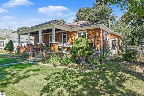 Tiny photo for 211 E Sixth ST, Clare, MI 48617 (MLS # 1951105)