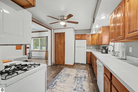 Tiny photo for 201 6th Avenue, Tawas City, MI 48763 (MLS # 1951263)