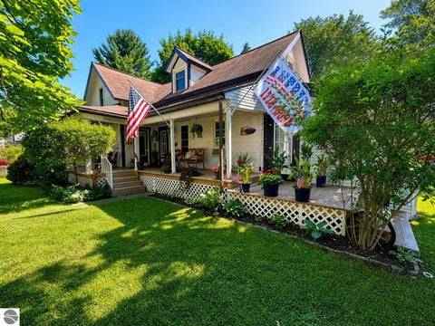 Photo of 325 Spruce Street, Traverse City, MI 49684 (MLS # 1947865)