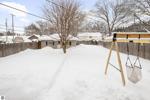 Tiny photo for 633 W Twelfth Street, Traverse City, MI 49684 (MLS # 1942181)