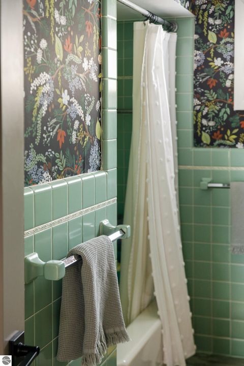 Tiny photo for 633 W Twelfth Street, Traverse City, MI 49684 (MLS # 1942181)