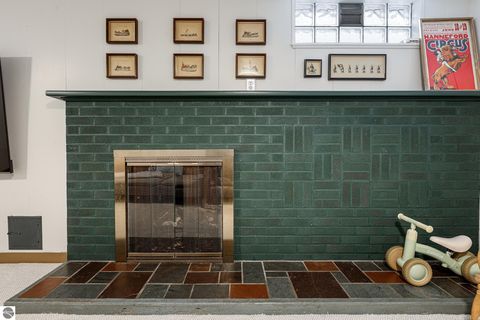 Tiny photo for 633 W Twelfth Street, Traverse City, MI 49684 (MLS # 1942181)