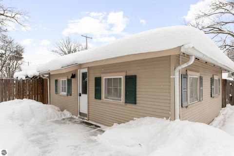 Tiny photo for 633 W Twelfth Street, Traverse City, MI 49684 (MLS # 1942181)