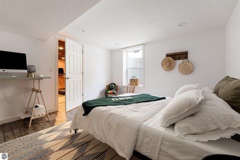 Tiny photo for 633 W Twelfth Street, Traverse City, MI 49684 (MLS # 1942181)