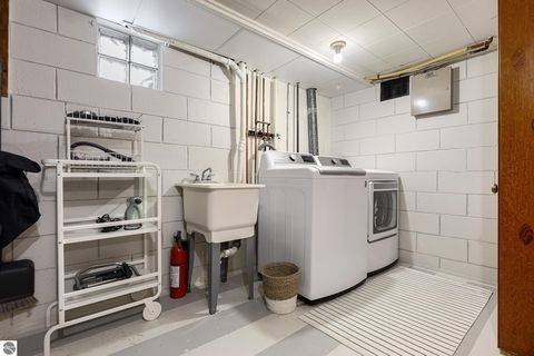 Tiny photo for 633 W Twelfth Street, Traverse City, MI 49684 (MLS # 1942181)