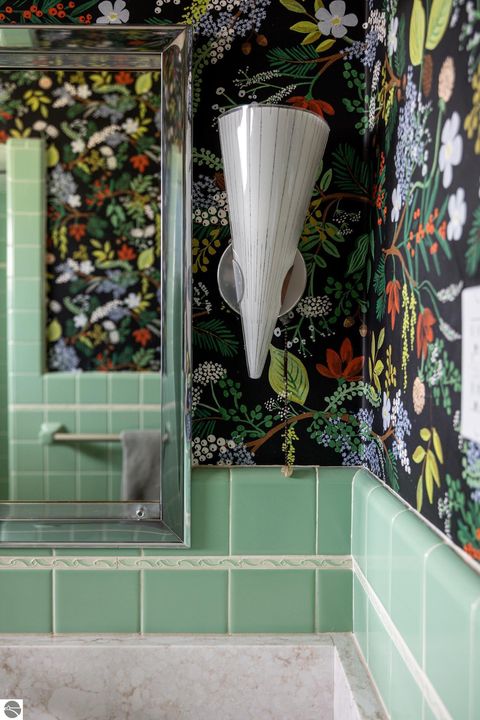 Tiny photo for 633 W Twelfth Street, Traverse City, MI 49684 (MLS # 1942181)