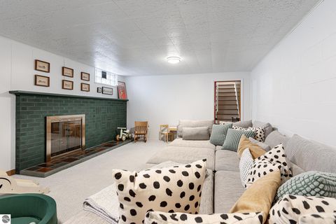 Tiny photo for 633 W Twelfth Street, Traverse City, MI 49684 (MLS # 1942181)