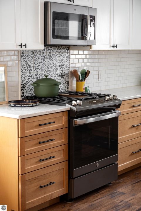 Tiny photo for 633 W Twelfth Street, Traverse City, MI 49684 (MLS # 1942181)