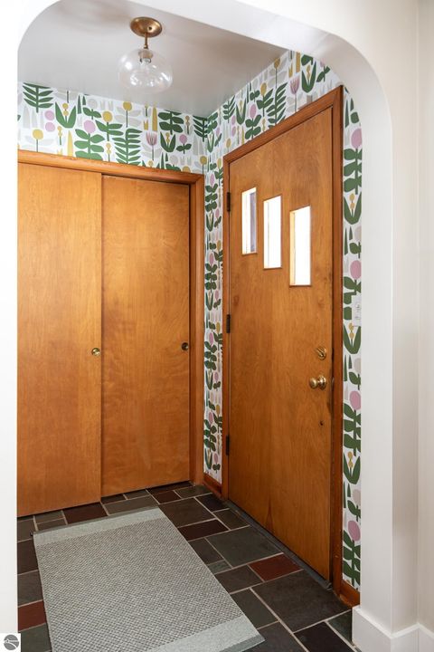 Tiny photo for 633 W Twelfth Street, Traverse City, MI 49684 (MLS # 1942181)