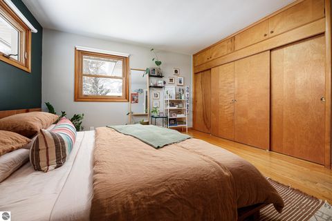 Tiny photo for 633 W Twelfth Street, Traverse City, MI 49684 (MLS # 1942181)