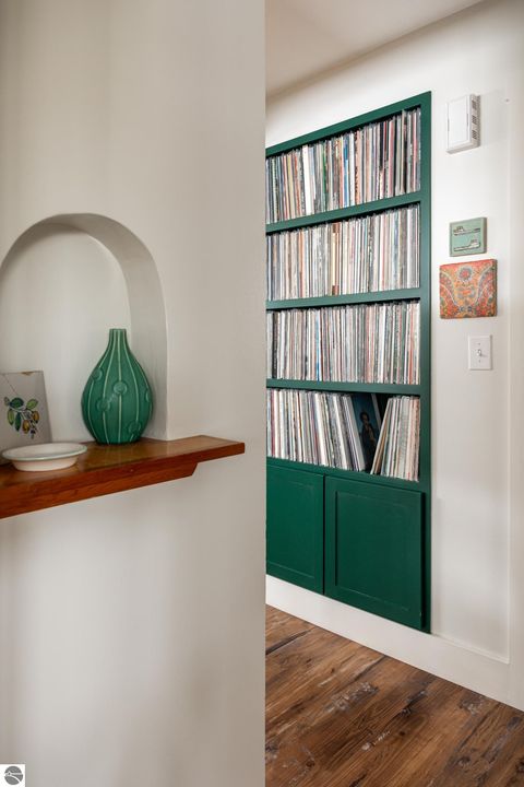 Tiny photo for 633 W Twelfth Street, Traverse City, MI 49684 (MLS # 1942181)