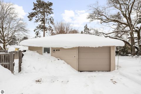 Tiny photo for 633 W Twelfth Street, Traverse City, MI 49684 (MLS # 1942181)