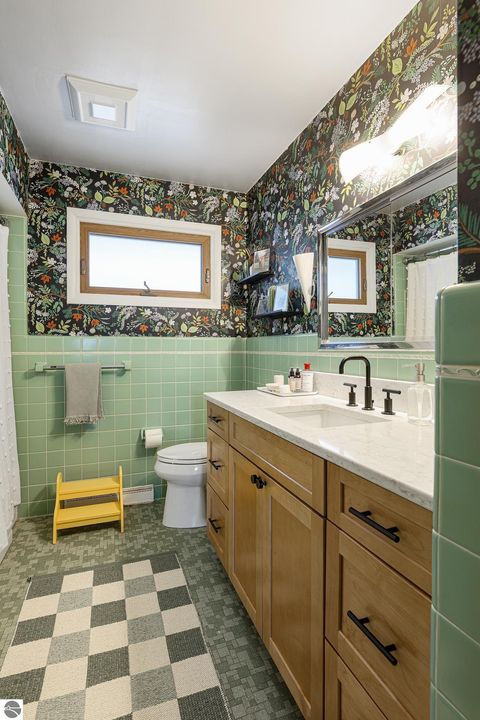 Tiny photo for 633 W Twelfth Street, Traverse City, MI 49684 (MLS # 1942181)