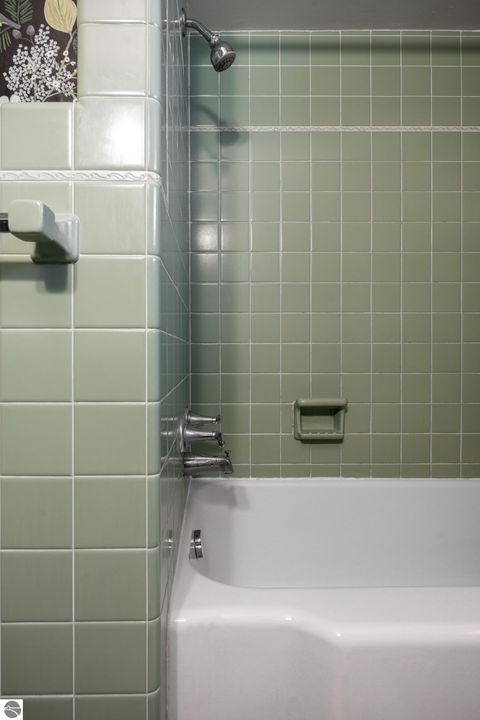 Tiny photo for 633 W Twelfth Street, Traverse City, MI 49684 (MLS # 1942181)