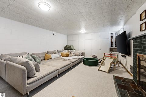 Tiny photo for 633 W Twelfth Street, Traverse City, MI 49684 (MLS # 1942181)