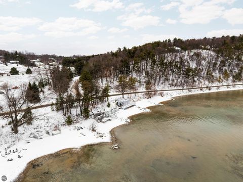 Tiny photo for 2991 Ojibwa Trail, Traverse City, MI 49686 (MLS # 1942042)