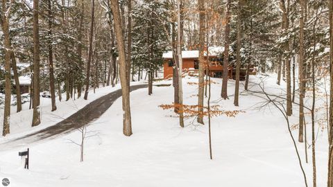 Tiny photo for 2991 Ojibwa Trail, Traverse City, MI 49686 (MLS # 1942042)