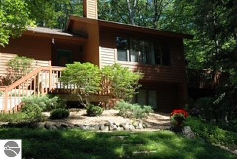 Tiny photo for 2991 Ojibwa Trail, Traverse City, MI 49686 (MLS # 1942042)