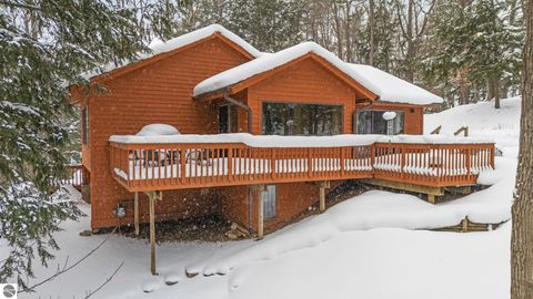 Tiny photo for 2991 Ojibwa Trail, Traverse City, MI 49686 (MLS # 1942042)