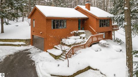 Tiny photo for 2991 Ojibwa Trail, Traverse City, MI 49686 (MLS # 1942042)
