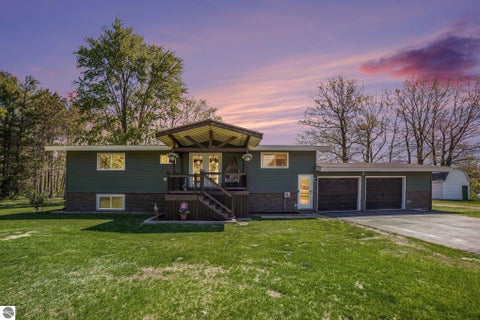 Tiny photo for 4381 W Pine River Road, St Louis, MI 48880 (MLS # 1945026)