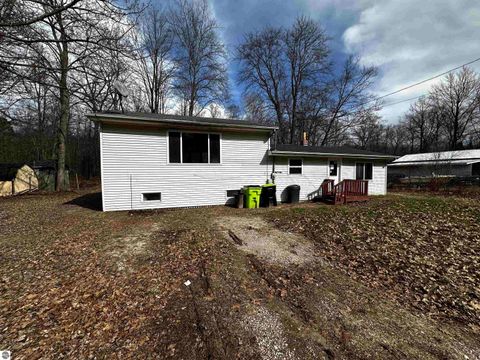 Photo of 2903 S Whitney Beach, Beaverton, MI 48612 (MLS # 1945534)