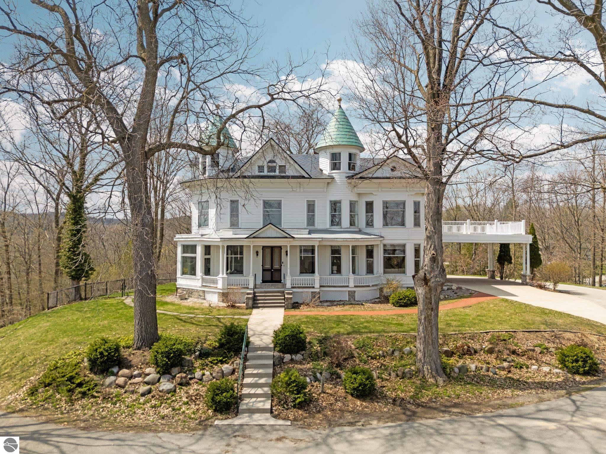 3515 Jefferson Rd, Traverse City, MI, 49684, USA, 5 Bedrooms Bedrooms, ,4 BathroomsBathrooms,Residential,Active,3515 Jefferson Rd,1944602