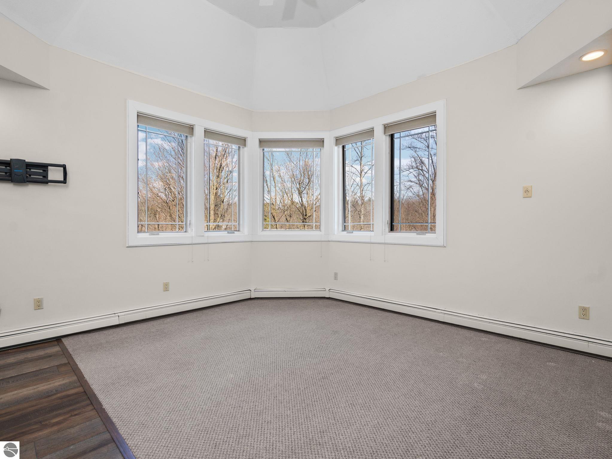 3515 Jefferson Rd, Traverse City, MI, 49684, USA, 5 Bedrooms Bedrooms, ,4 BathroomsBathrooms,Residential,Active,3515 Jefferson Rd,1944602