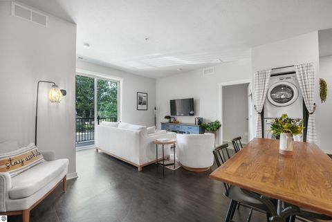 Photo of 630203 Garfield Avenue, S Ave #203, Traverse City, MI 49686 (MLS # 1941575)