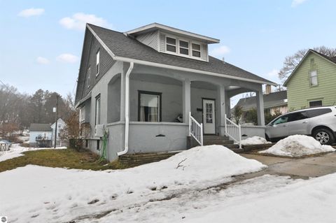 Photo of 507 Lincoln Street, Cadillac, MI 49601 (MLS # 1942451)