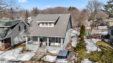 Tiny photo for 507 Lincoln Street, Cadillac, MI 49601 (MLS # 1942451)