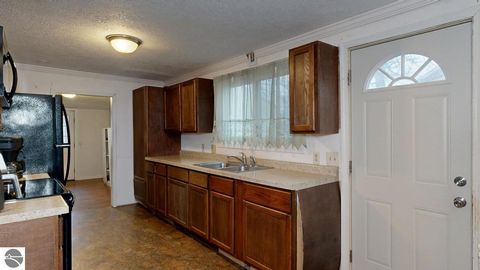 Tiny photo for 233 E Wright Avenue, Shepherd, MI 48883 (MLS # 1942801)