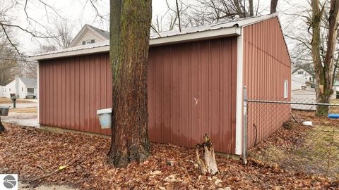 Tiny photo for 233 E Wright Avenue, Shepherd, MI 48883 (MLS # 1942801)