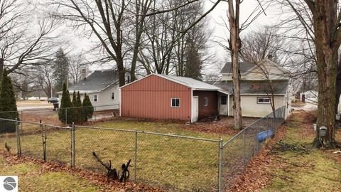 Tiny photo for 233 E Wright Avenue, Shepherd, MI 48883 (MLS # 1942801)