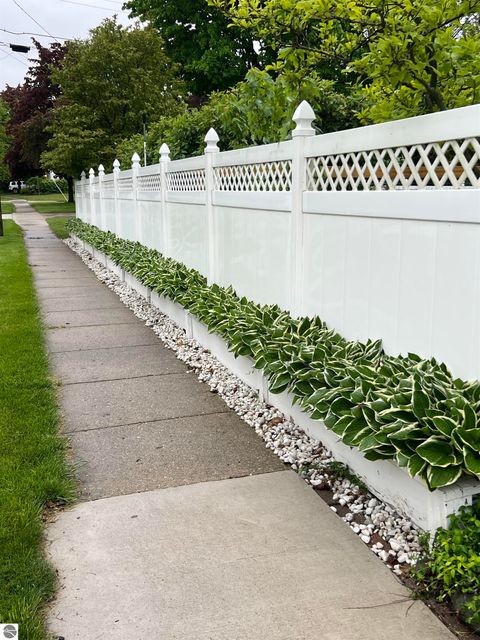 Tiny photo for 1054 E Maple, Mt Pleasant, MI 48858 (MLS # 1942122)