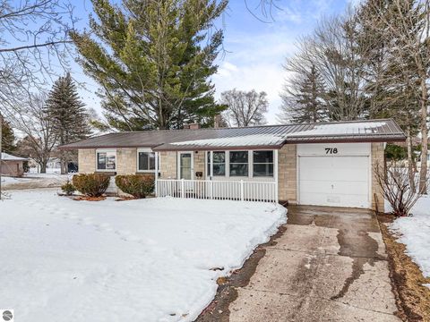 Tiny photo for 718 Sunset Lane, Cadillac, MI 49601 (MLS # 1942322)