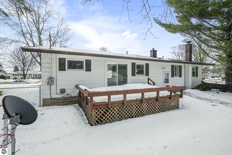 Tiny photo for 718 Sunset Lane, Cadillac, MI 49601 (MLS # 1942322)