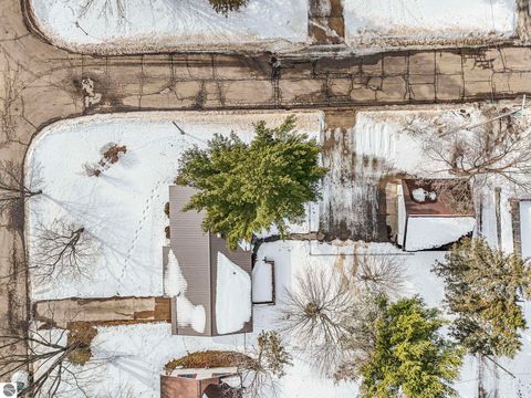 Tiny photo for 718 Sunset Lane, Cadillac, MI 49601 (MLS # 1942322)
