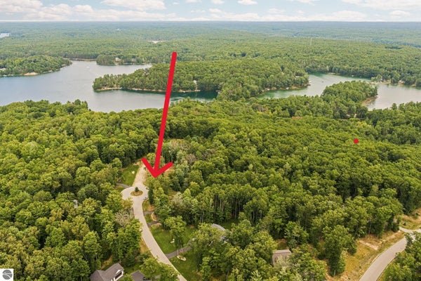 2238 ARBUTUS POINTE DR, TRAVERSE CITY, MI 49696 - Image 8d20ddfa19ea5a73fc39382c4afa7572/2947959201
