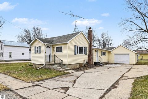 Tiny photo for 528 S Main Street Road, Fowler, MI 48835 (MLS # 1943064)