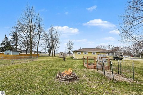 Tiny photo for 528 S Main Street Road, Fowler, MI 48835 (MLS # 1943064)