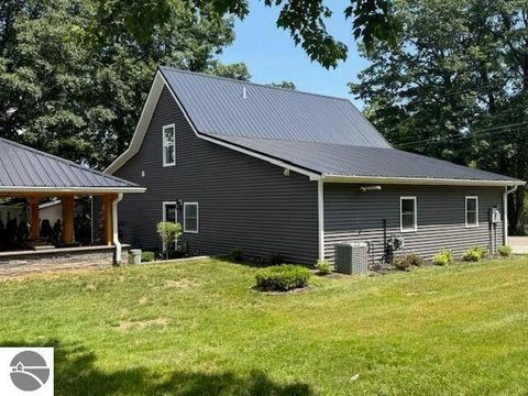 Tiny photo for 206 Joliet Avenue, Houghton Lake, MI 48629 (MLS # 1942736)